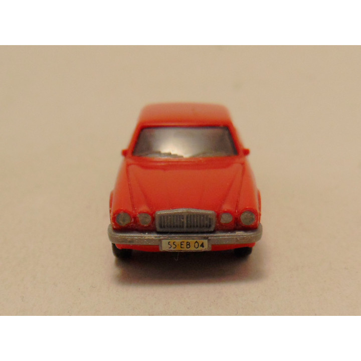 Jaguar XJ6 V12 1:87 Herpa roodbruin