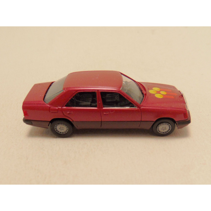 Mercedes 300E 1990 1:87 Herpa roodbruin