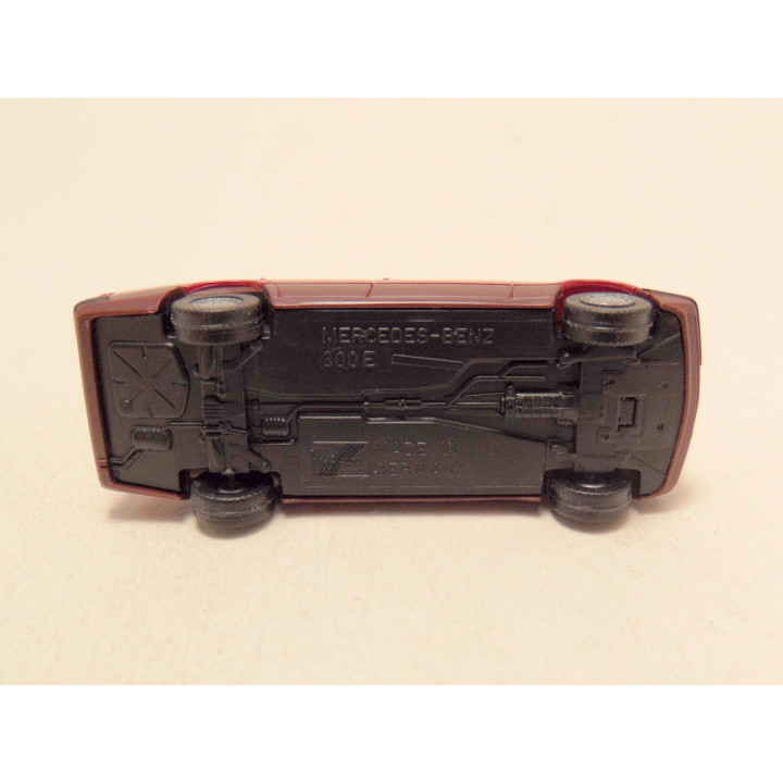 Mercedes 300E 1990 1:87 Herpa roodbruin