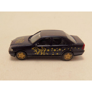 Mercedes C220 met opdruk sterrenbeeld Steenbok 1:87 Herpa