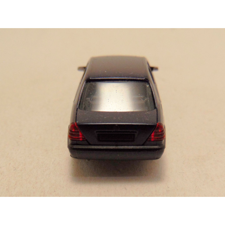 Mercedes C 220 met opdruk sterrenbeeld Steenbok 1:87 Herpa