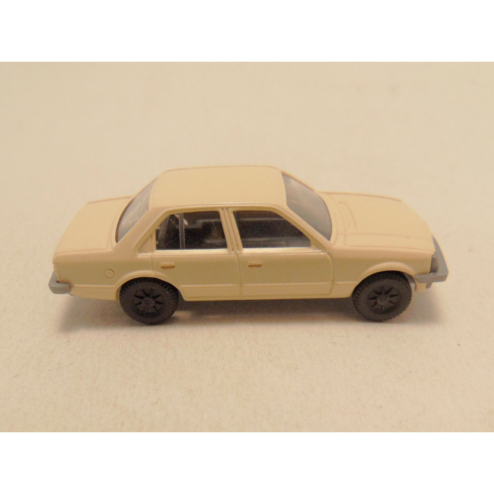 Opel Record 1:87 Fleischmann creme