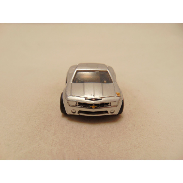 Chevrolet Camaro met terugtrek motor zilverkleurig
