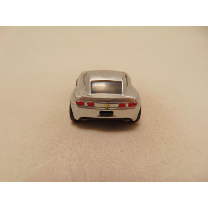 Chevrolet Camaro met terugtrek motor zilverkleurig