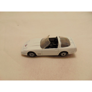 Chevrolet Corvette ZR1 cabrio 1984 1:64 Maisto wit