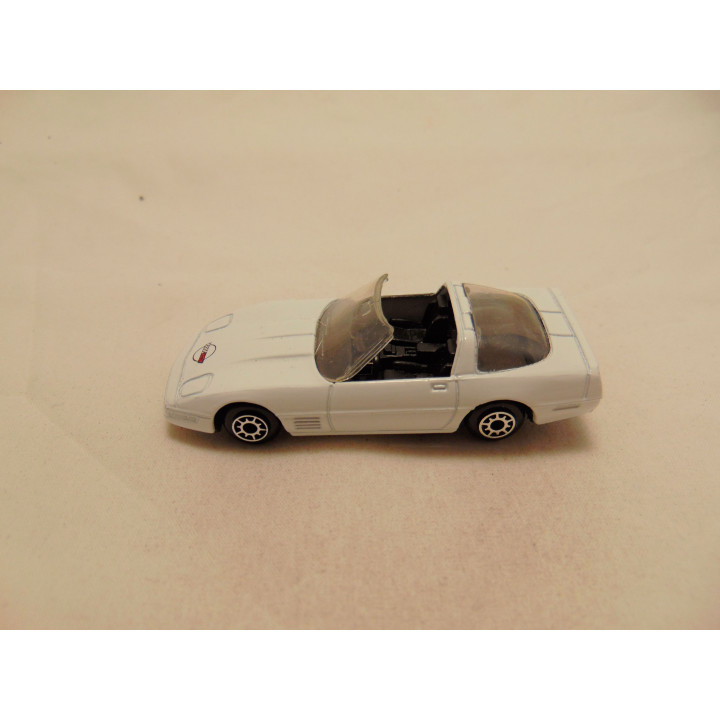 Chevrolet Corvette ZR1 cabrio 1984 1:64 Maisto wit