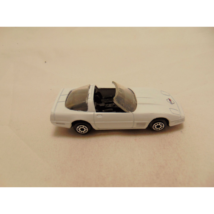 Chevrolet Corvette ZR1 cabrio 1984 1:64 Maisto wit
