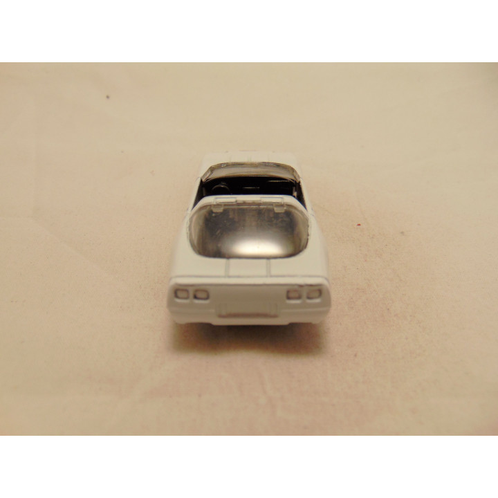 Chevrolet Corvette ZR1 cabrio 1984 1:64 Maisto wit