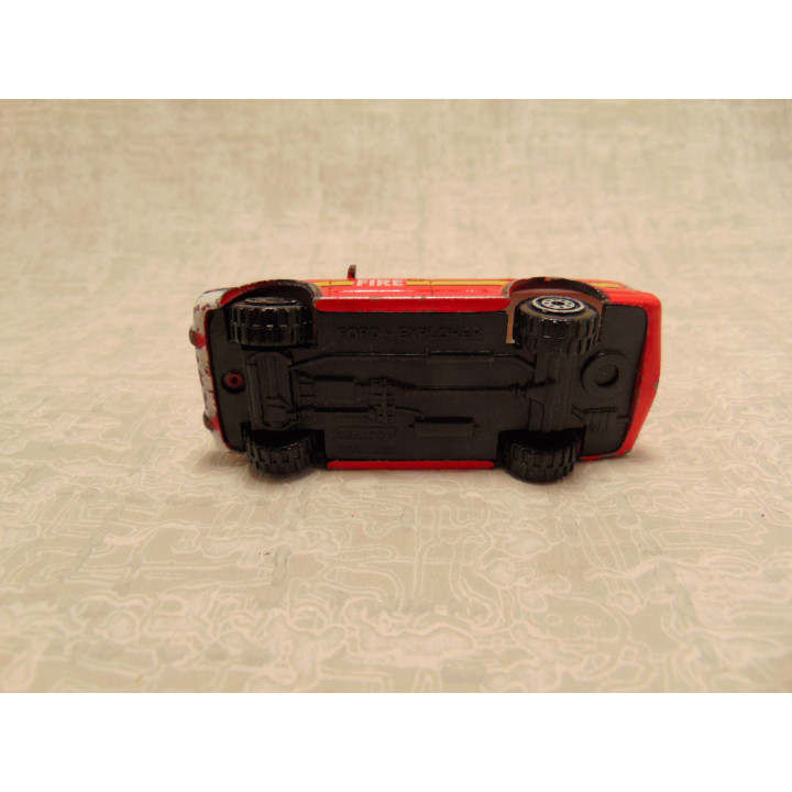 Ford Explorer Fire sedan brandweer Realtoy 1:64 rood