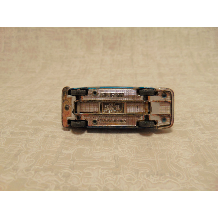 Jaguar MK10 sedan Husky models 1:64 blauw