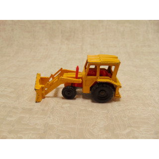 Massey Ferguson 3303 tractor 1:64 geel