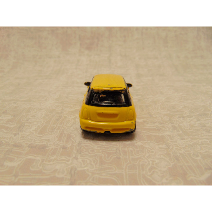 Mini Cooper S 1:64 geel