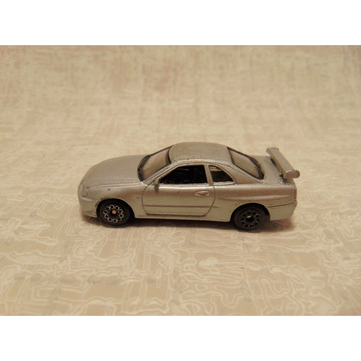 Nissan Skyline GT R coupe 1:64 zilverkleurig