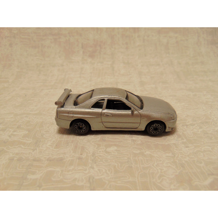 Nissan Skyline GT R coupe 1:64 zilverkleurig