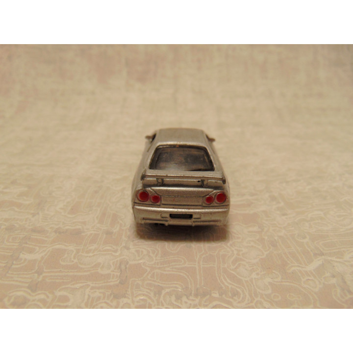 Nissan Skyline GT R coupe 1:64 zilverkleurig