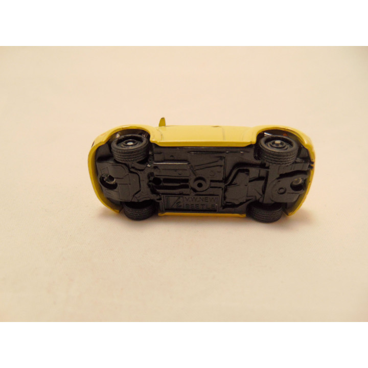 Volkswagen New beetle sunroof 1:72 Cararama geel
