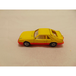 Ford Mustang Cobra 1984 1:64 Corgi geel
