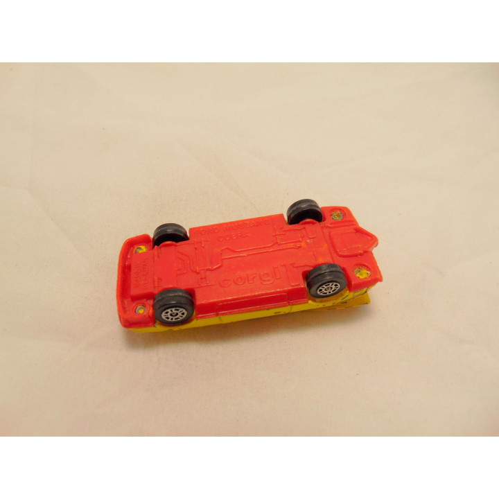 Ford Mustang Cobra 1984 Corgi geel