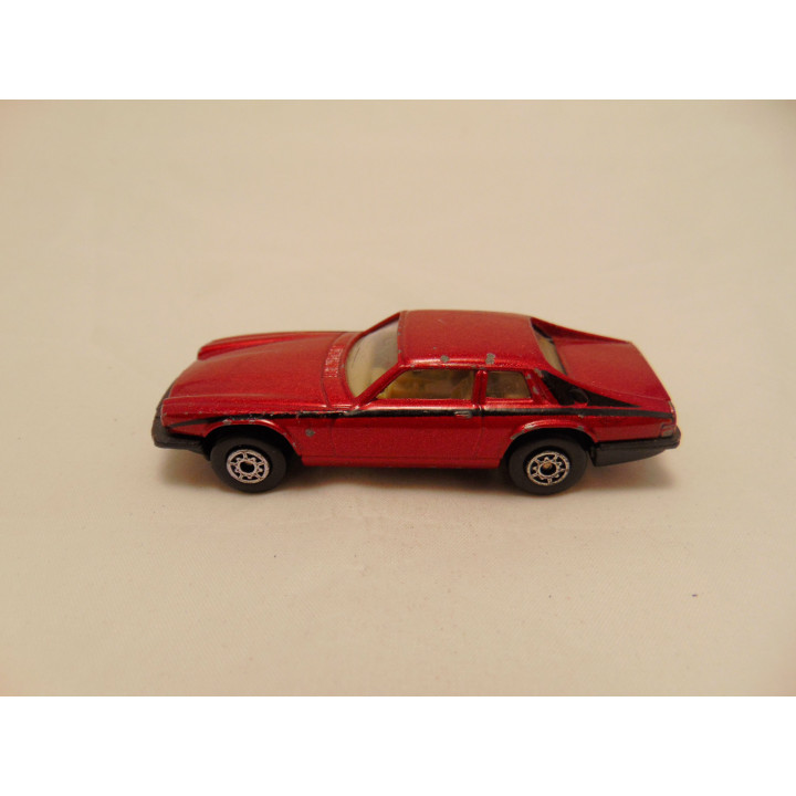 Jaguar XJS V12 1:64 MC Toys roodbruin