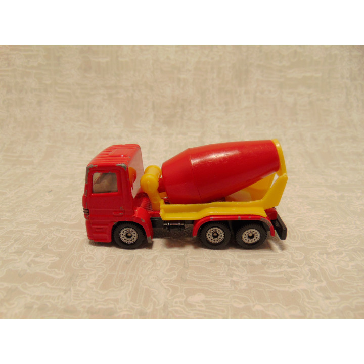 Mercedes Actros 1831 L cementwagen 1:55 Siku 00813 (1)