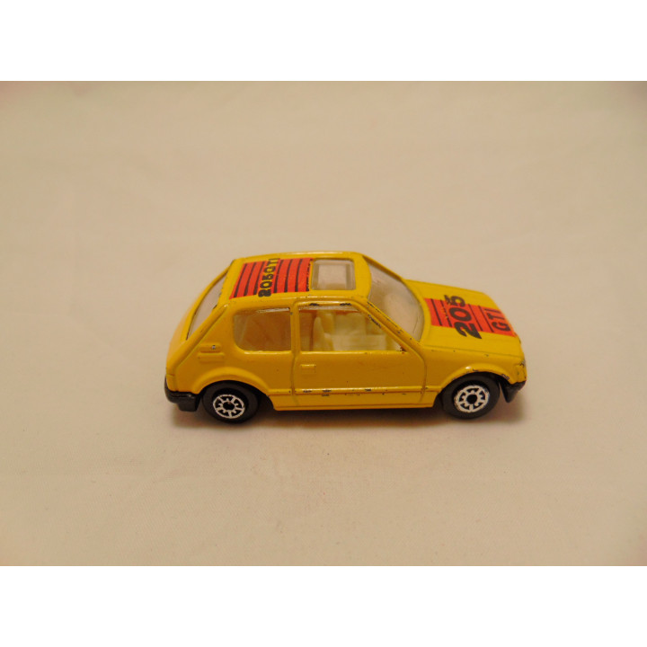 Peugeot 205 GTI met sunroof 1:64 MC Toys geel
