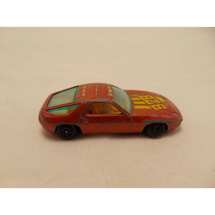 Porsche 928 1:64 Yat ming Bruin