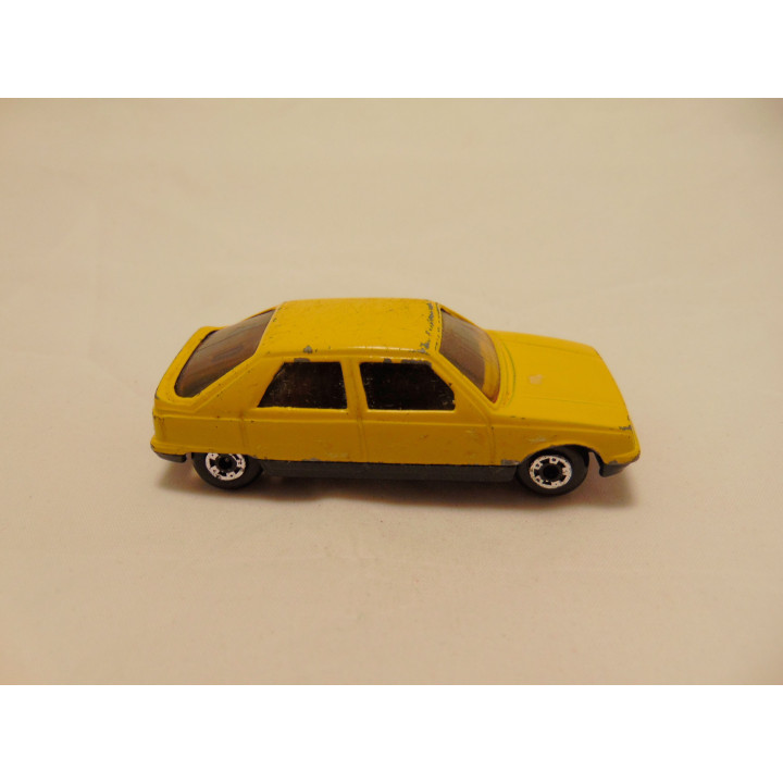 Renault 11 1:64 Mira geel