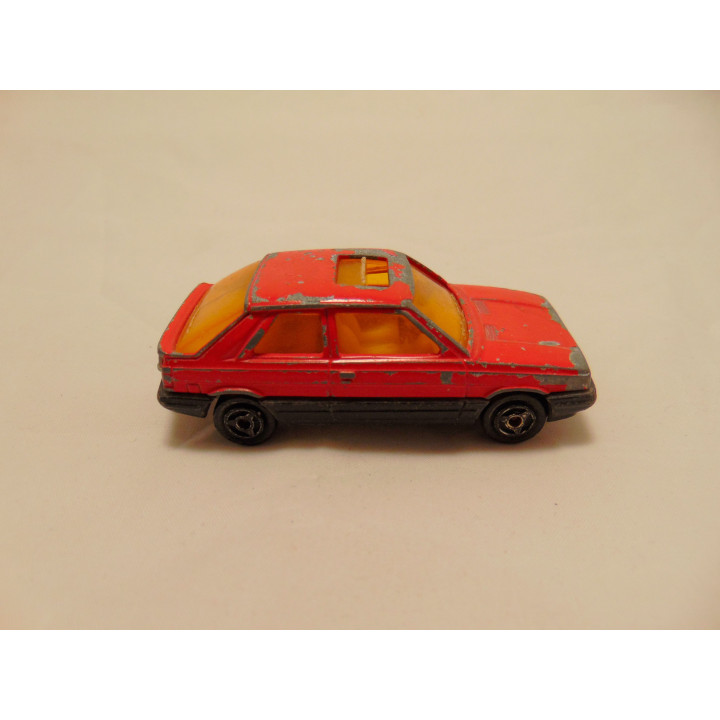 Renault 11 met sunroof Majorette rood