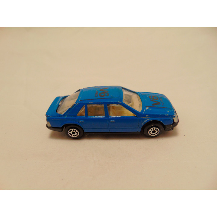 Renault 25 V6 turbo MC Toys 1:64 blauw