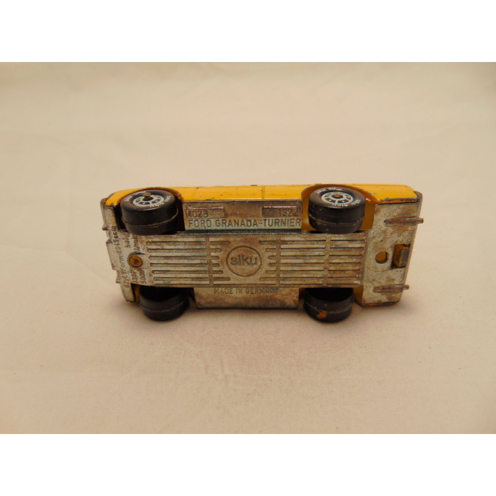 Ford Granada turnier Siku 1322 geel