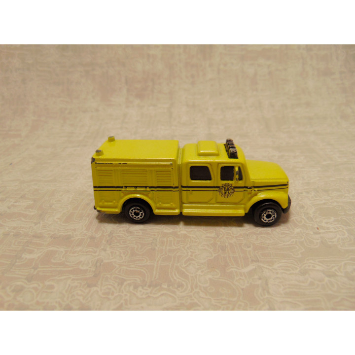 Freightliner equipment truck brandweer Maisto 1:64 geel