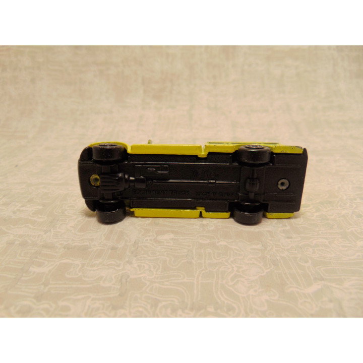 Freightliner equipment truck brandweer Maisto 1:64 geel