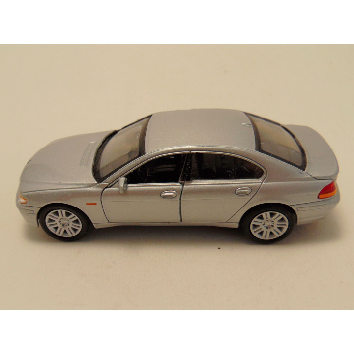 Bmw 745i 1:36 Welly zilverkleurig