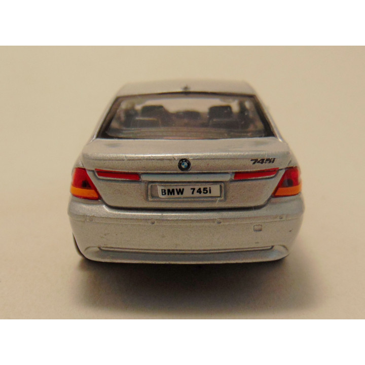 Bmw 745i 1:36 Welly zilverkleurig