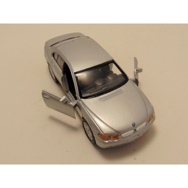 Bmw 745i 1:36 Welly zilverkleurig