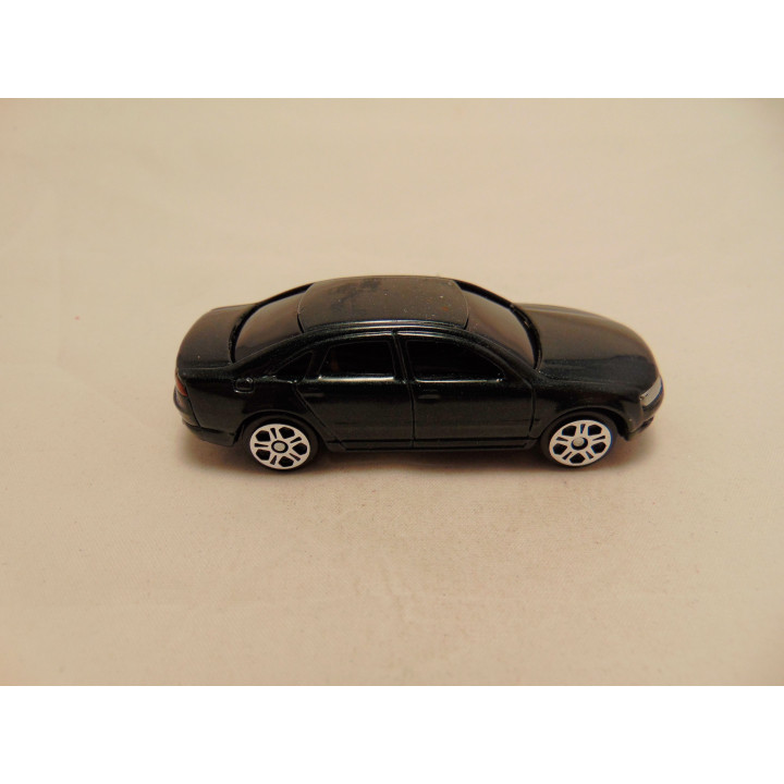Audi A8 1:64 Maisto donkergroen