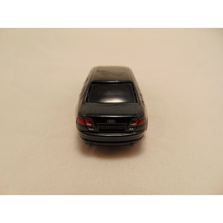Audi A8 1:64 Maisto donkergroen