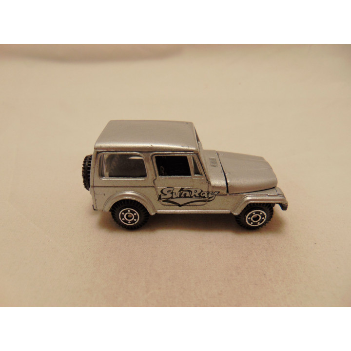 Jeep CJ7 Renegade Sunray 1:64 Welly 3333 zilverkleurig