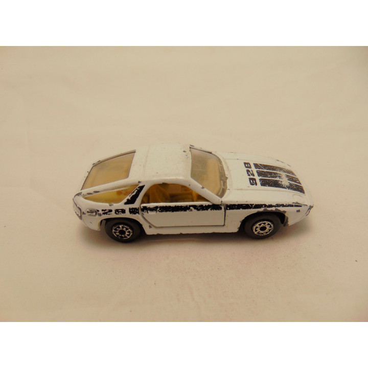 Porsche 928 1:64 wit