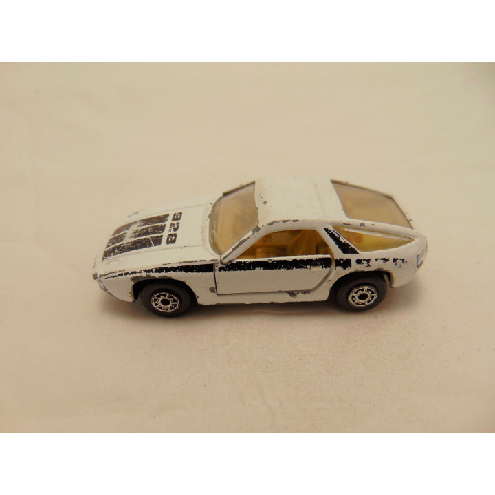 Porsche 928 1:64 wit