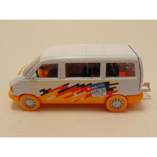 Volkswagen T4 Caravelle Combi Bus 1:43 Wit