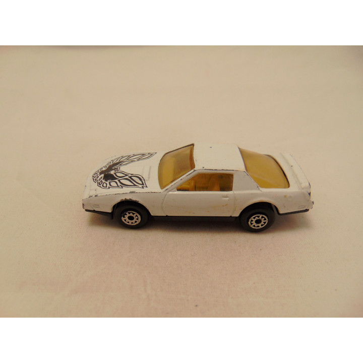 Pontiac Firebird SE 1:64 MC Toys wit