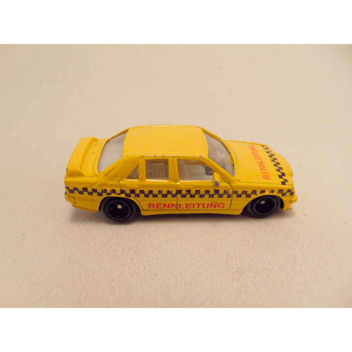 Mercedes 190 E Rennleitung 1:64 geel
