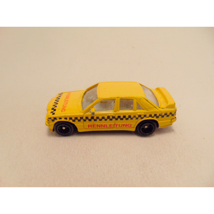 Mercedes 190 E Rennleitung 1:64 geel