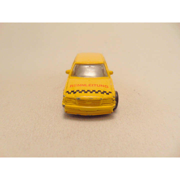 Mercedes 190 E Rennleitung 1:64 geel