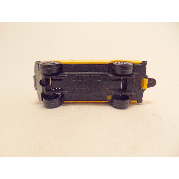 Mercedes 208 1:64 Welly geel