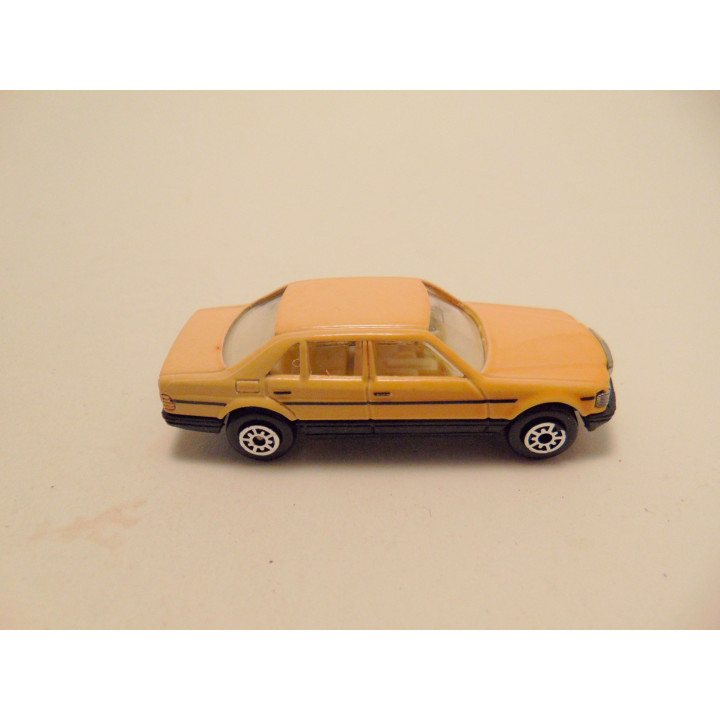 Mercedes 260SEL 1:64 MC Toys rozerood