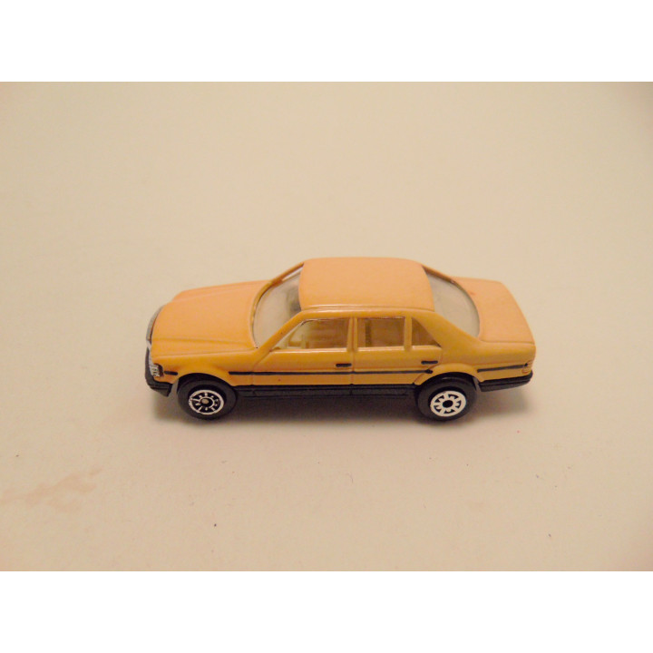 Mercedes 260SEL 1:64 MC Toys rozerood
