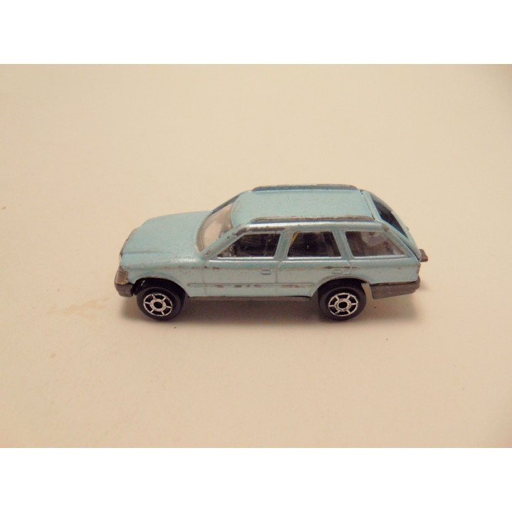 Mercedes 300TE Majorette 1:63 lichtblauw