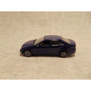 Mercedes Benz C220 sedan Welly 1:64 blauw